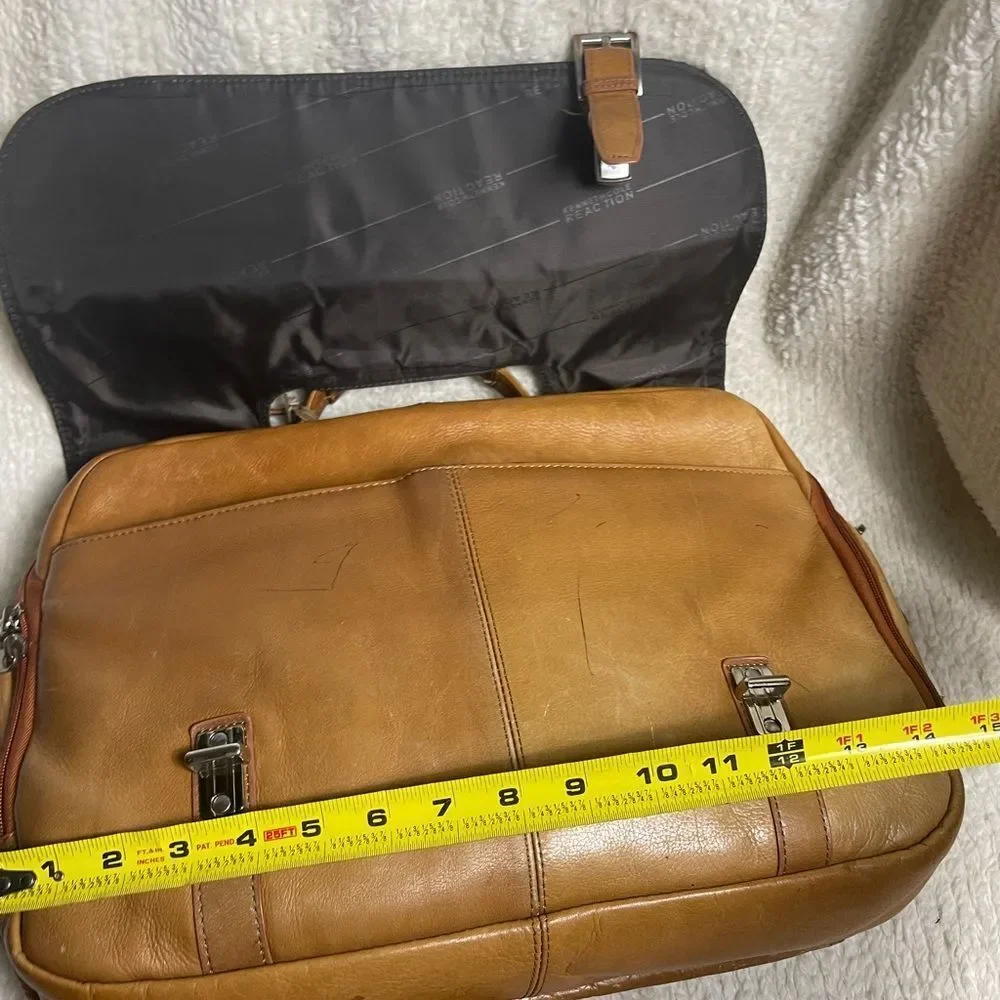 Kenneth Cole Reaction Leather tan Messenger / laptop Bag silver tone Hardwares.